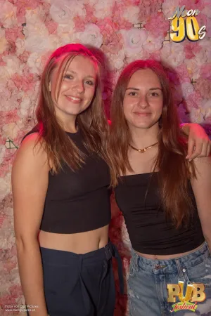 Pub Festival | Wetzikon Neon 90's