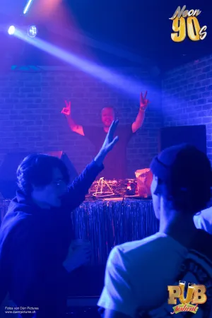 Pub Festival | Wetzikon Neon 90's