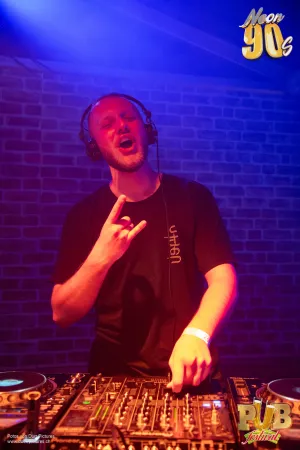 Pub Festival | Wetzikon Neon 90's